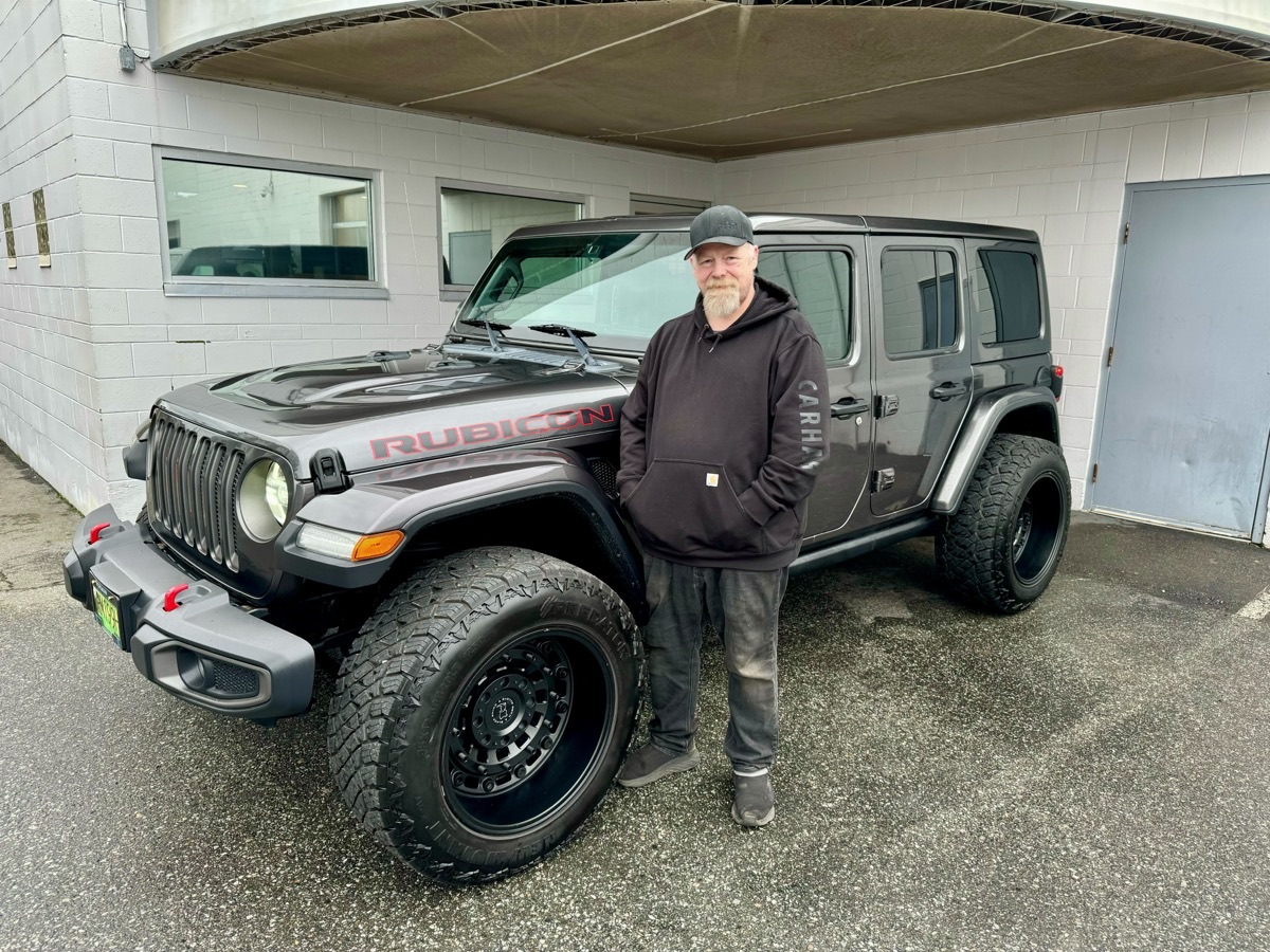 GetGoing customer with their new vehicle